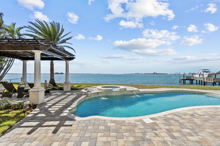 095-Pool & Spa View